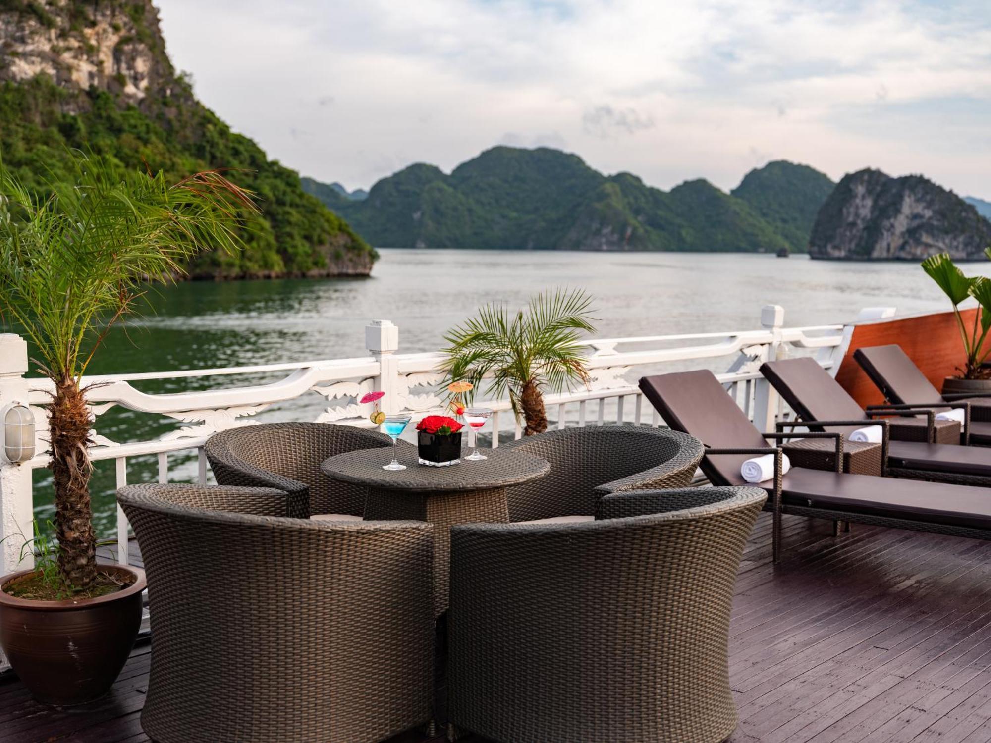 Hera Boutique Cruise Ha Long Bay Buitenkant foto
