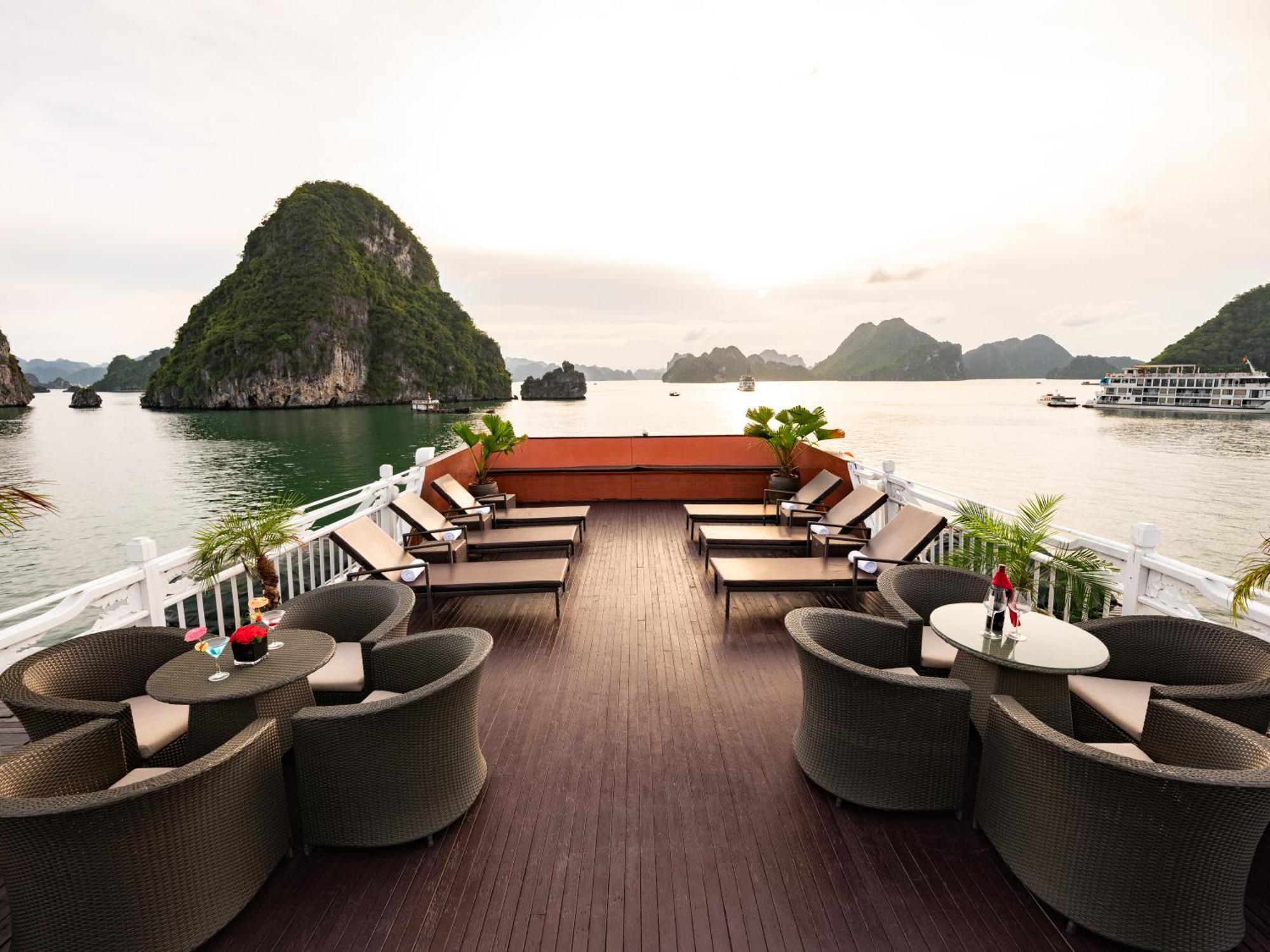 Hera Boutique Cruise Ha Long Bay Buitenkant foto